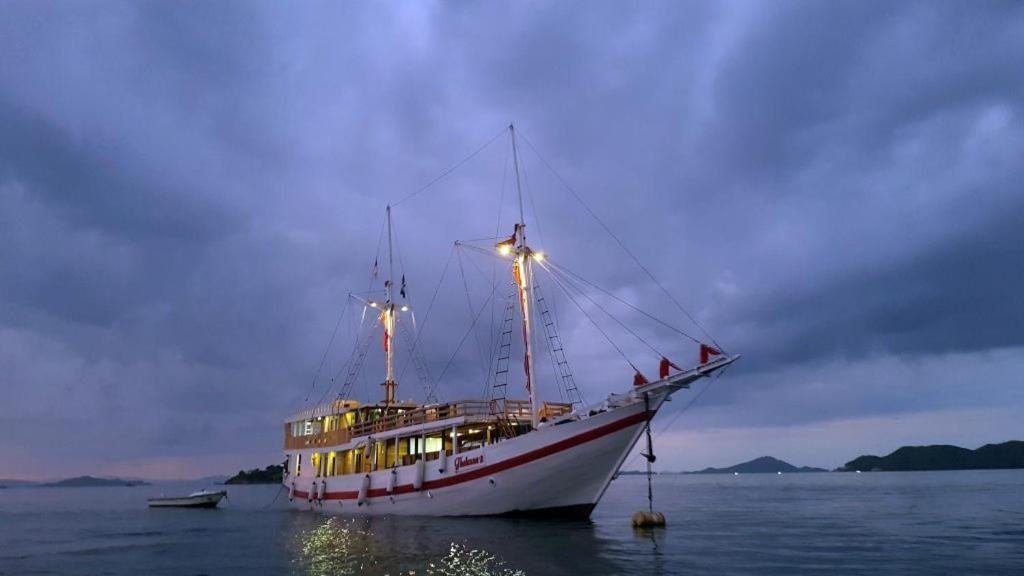 Bintang Flores Hotel Labuan Bajo Bagian luar foto