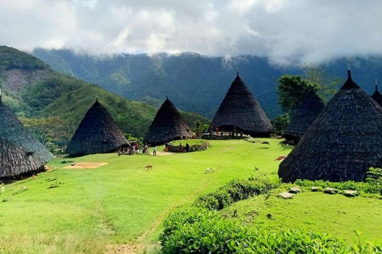 Bintang Flores Hotel Labuan Bajo Bagian luar foto